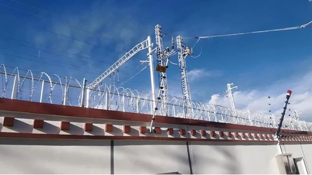 在海拔3700米高原裝電子圍欄是什么體驗？ 打卡西藏第一條電氣化鐵路